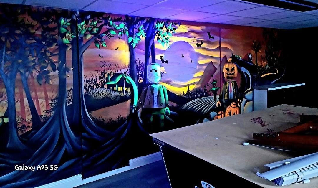 Interior mural — photograph 3