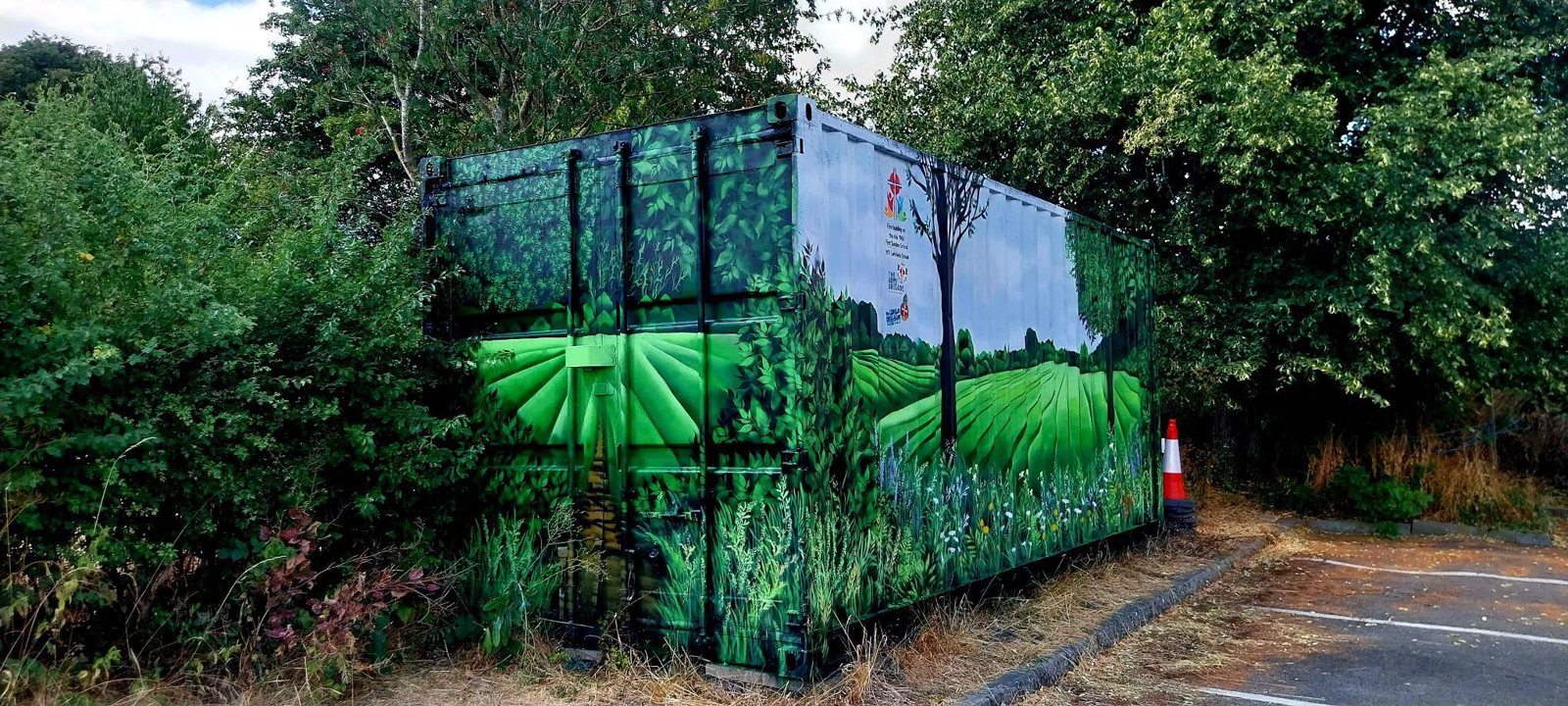 Painted container — photograph 1