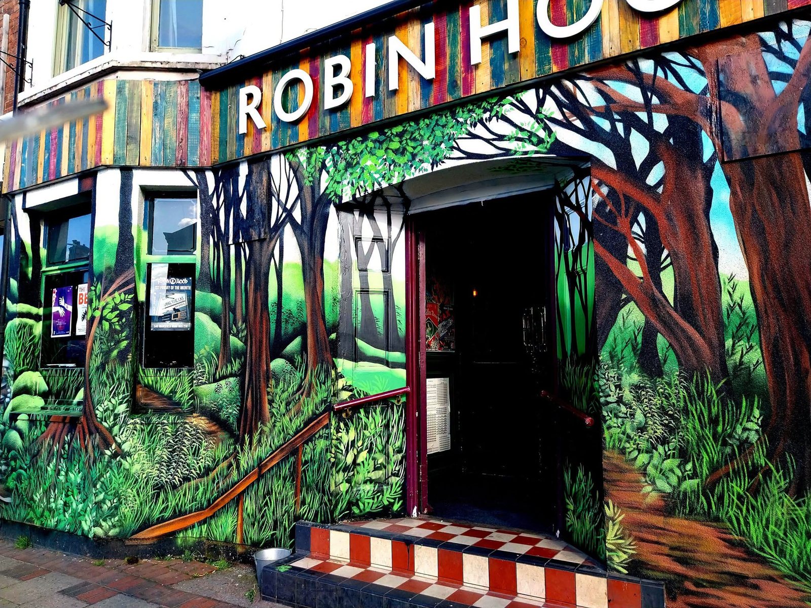 The Robin Hood – Sherwood — photograph 1