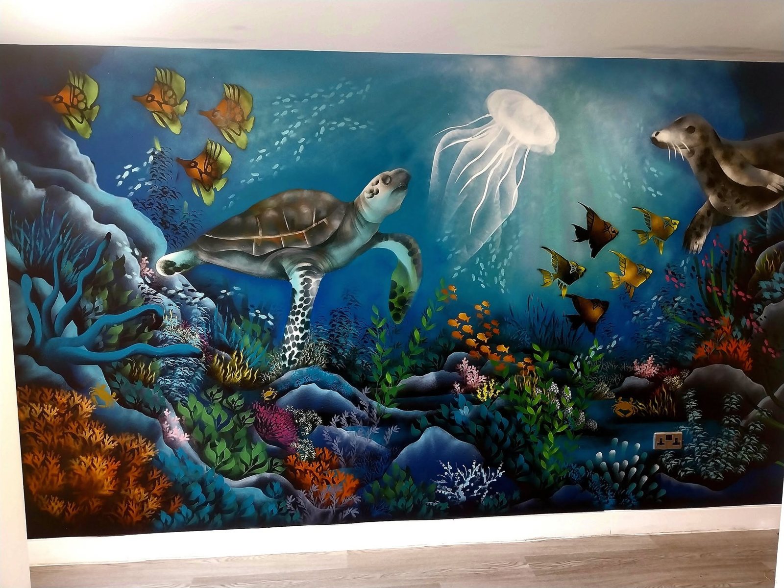 Interior mural — photograph 1
