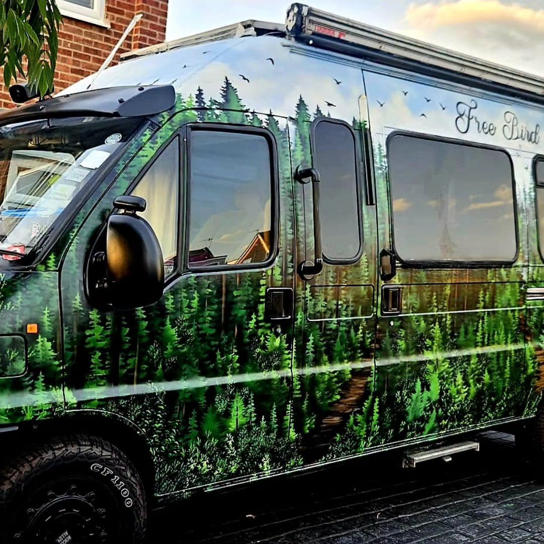 Painted vehicle — photograph 2